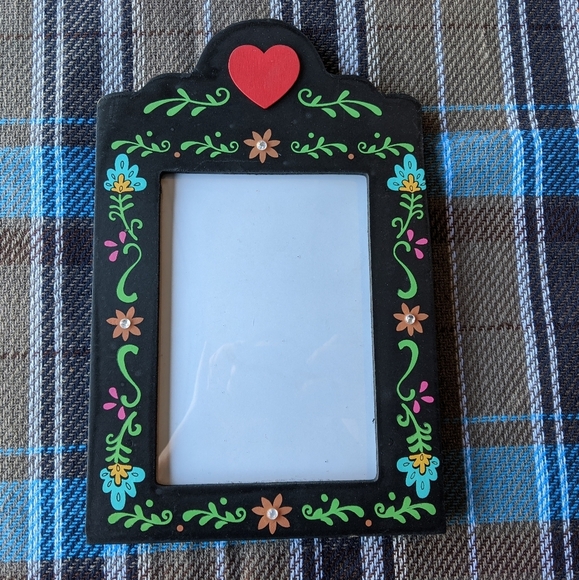 Other - NWT cute picture frame with floral and heart